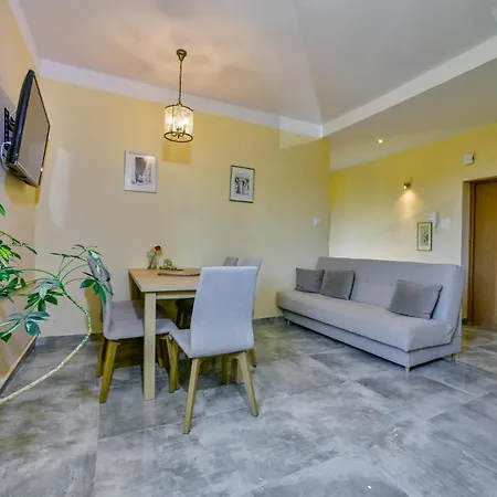 U Ewy W Kolobrzegu Podczele - 2 Sypialnie 50m2, Wifi I Darmowy Parking!