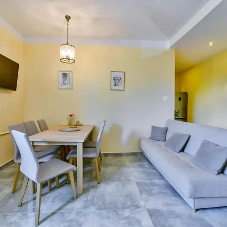 U Ewy W Kolobrzegu Podczele - 2 Sypialnie 50m2, Wifi I Darmowy Parking! Колобжег